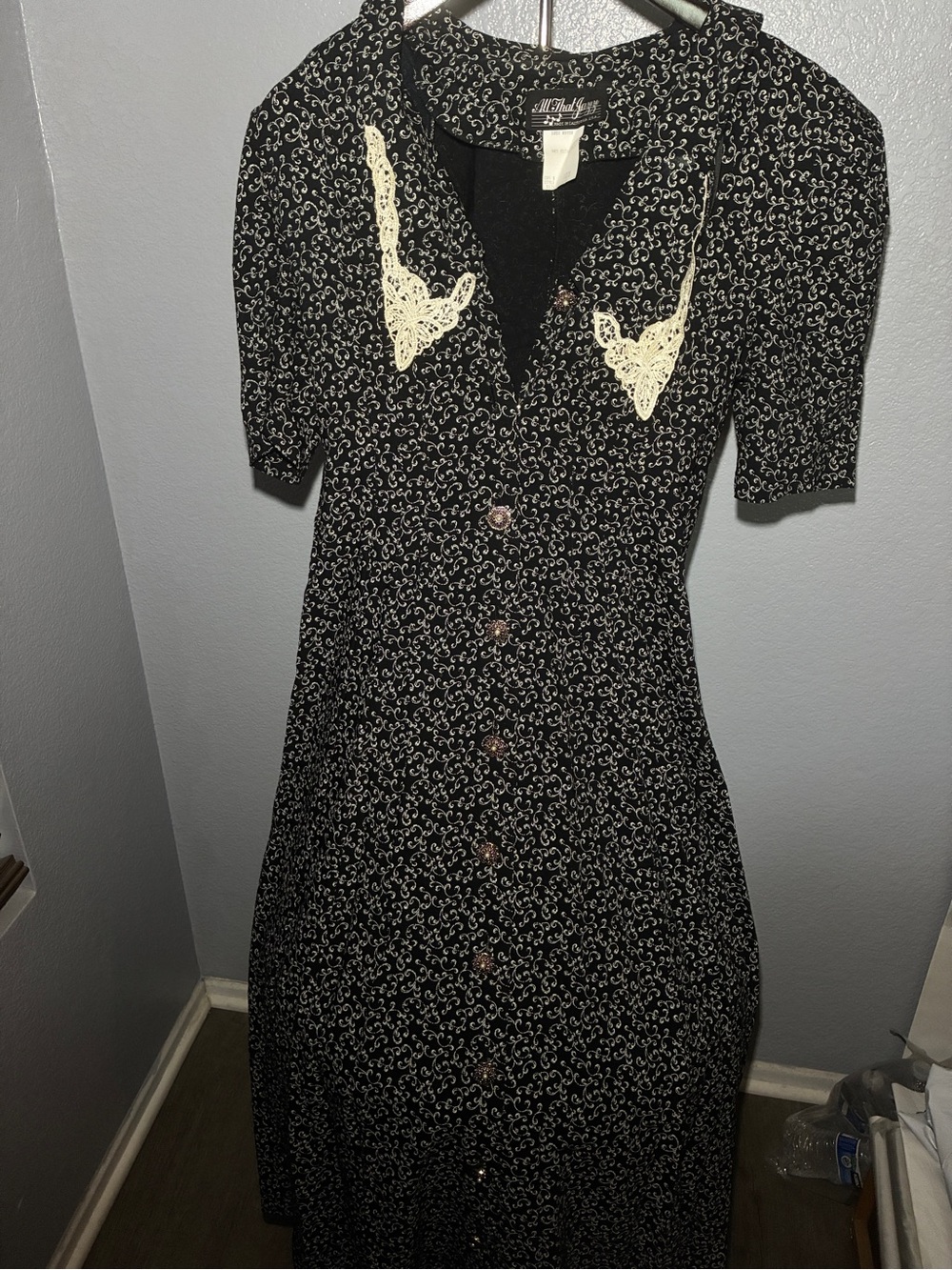 Vintage-Inspired Black Dress with Cream Lace Collar
